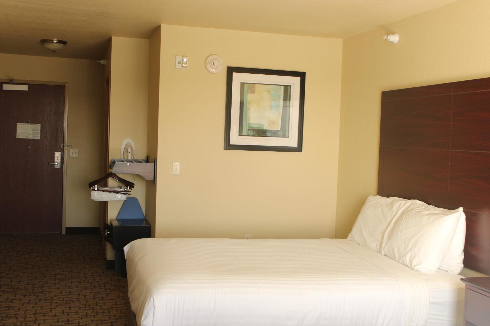 Cobblestone Hotel & Suites - ديفيلز ليك المظهر الخارجي الصورة